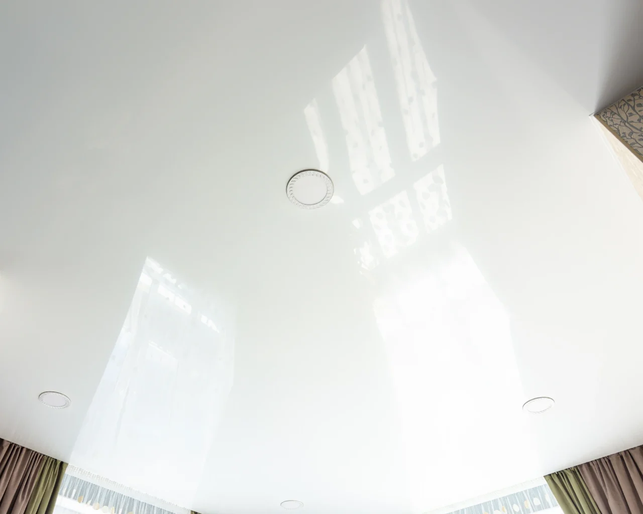 blizgios-sienos-ir-lubos​-itempiamos-lubos-infiniline-itempiamu-lubu-kaina-svieciancios-itempiamos-lubos-uab-intempa_5x4